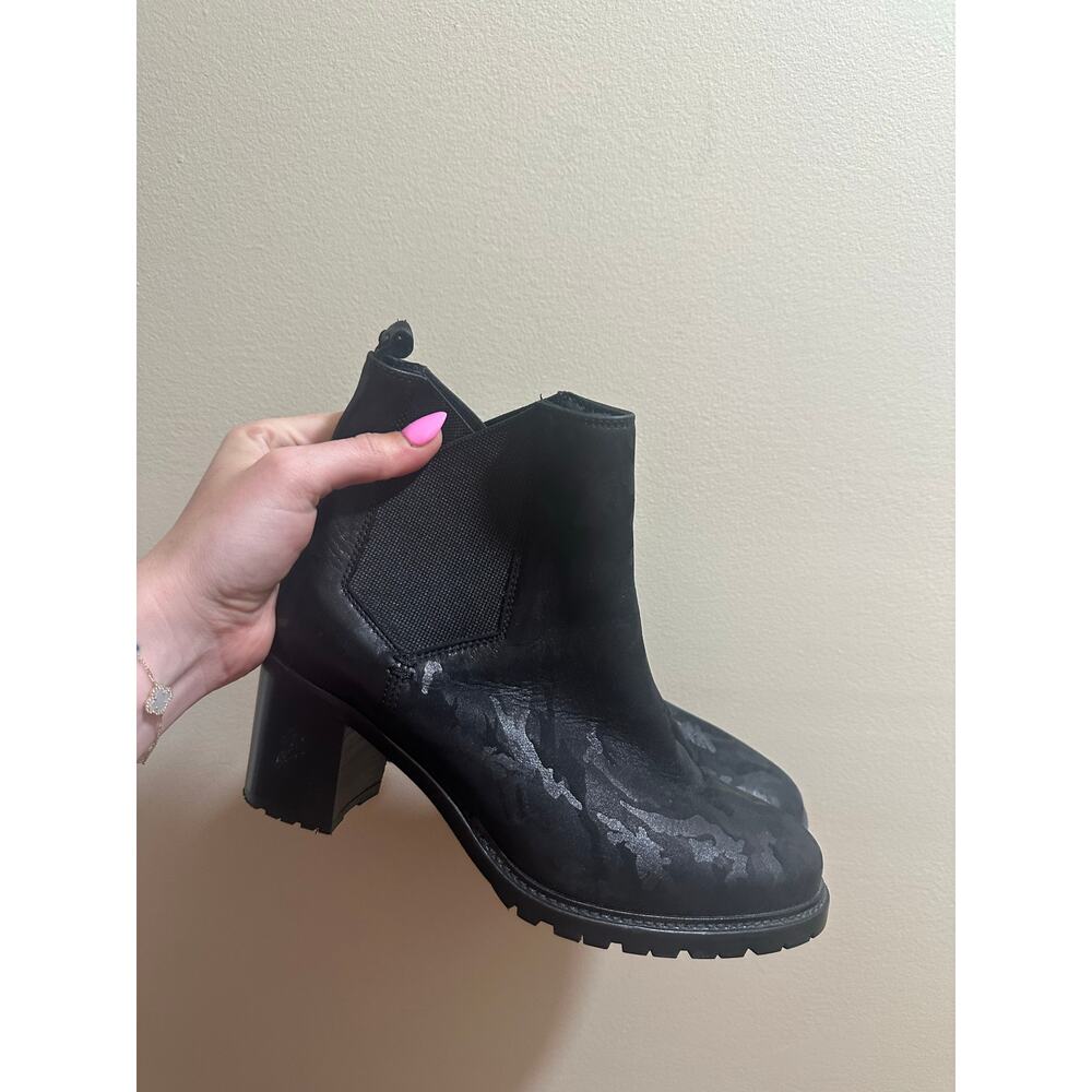 Ross & Snow Susana Black Shine Camo Leather Boots - Worn Once Sz 6.5